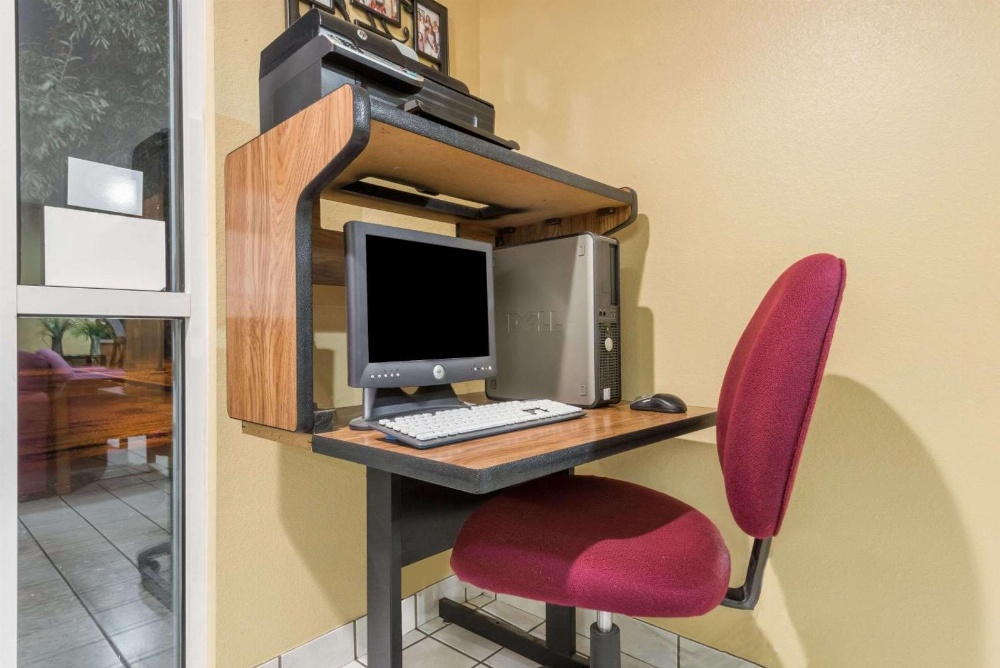 Super 8 by Wyndham Florence Canon City A Main image